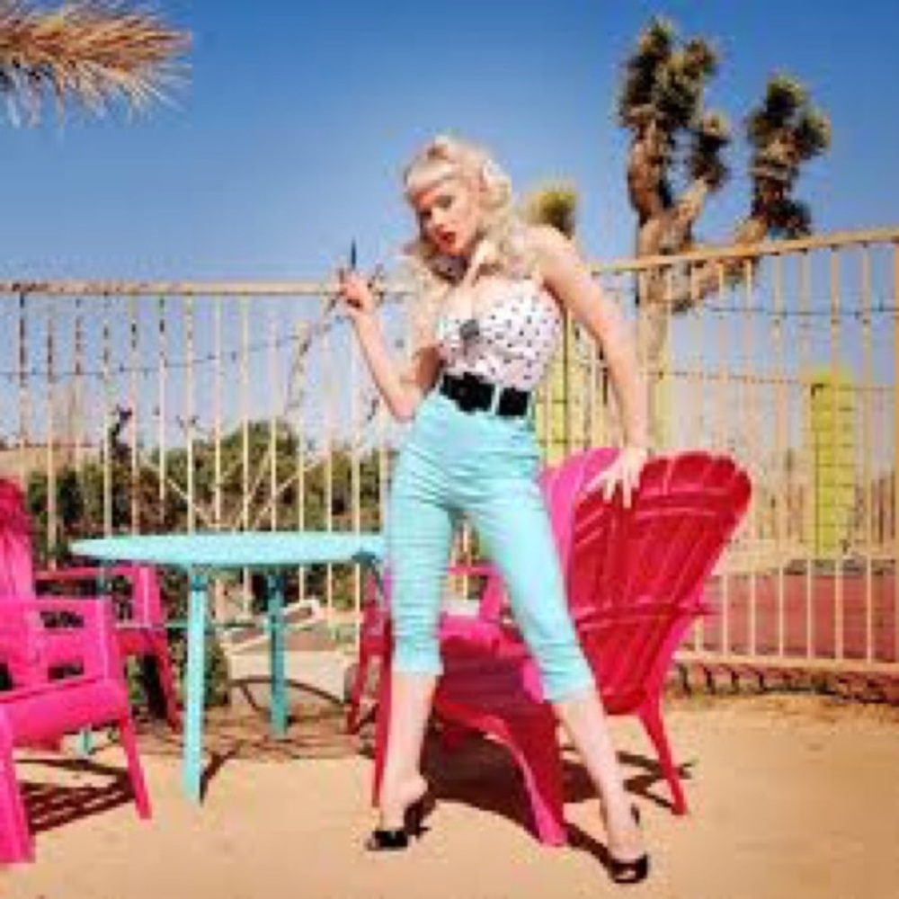 Deadly dames light blue capris